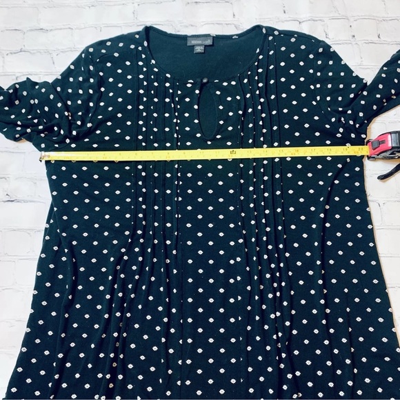 J. Jill Wearever Womens Petite MP Tunic Top Black Daisy Pintuck Stretch Keyhole - Picture 8 of 12